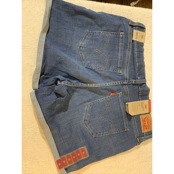 Levi’s NWT Mid Length Shorts Womens 33 16 Stretchy Denim - Picture 3 of 5